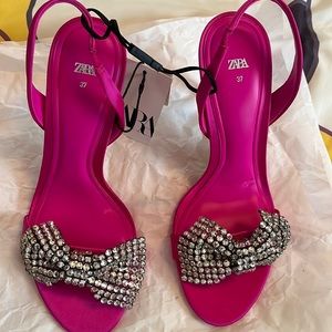 NWT pink satin pumps